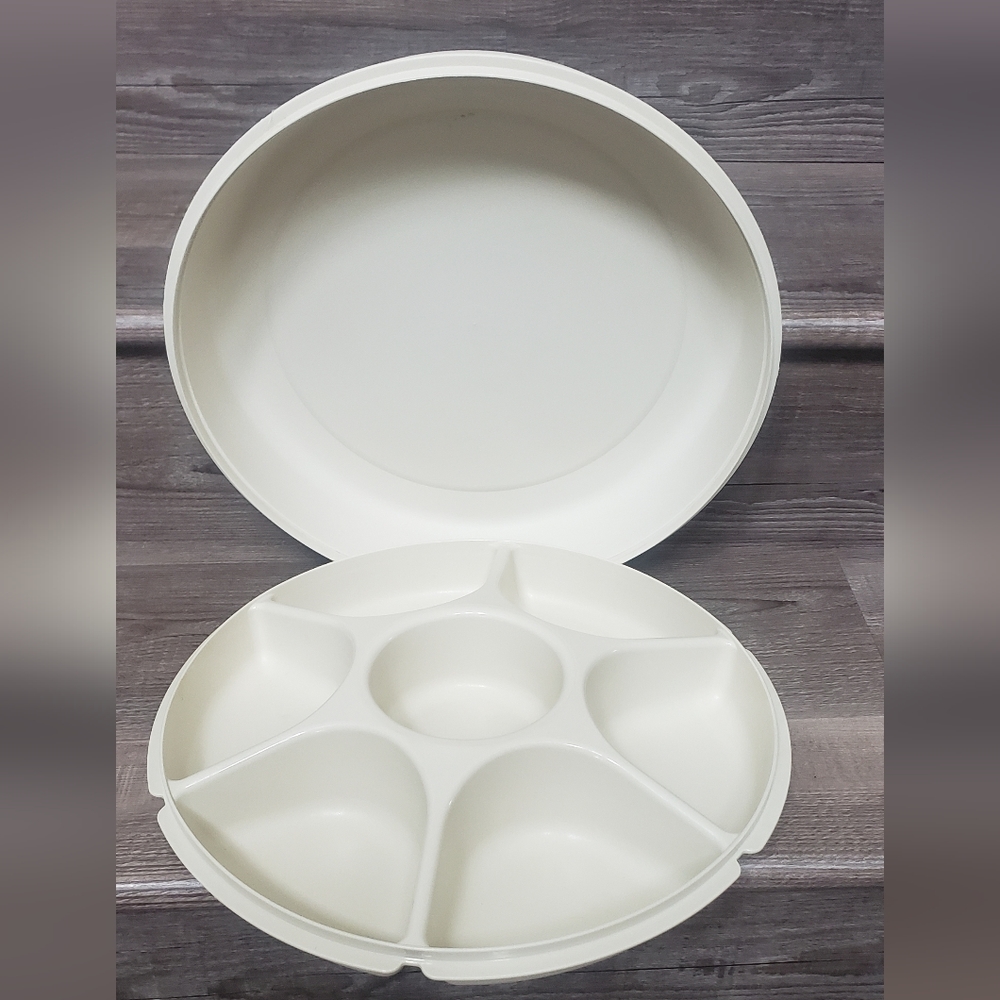 VintageTupperware veggie/ snack divider / tray with  lid